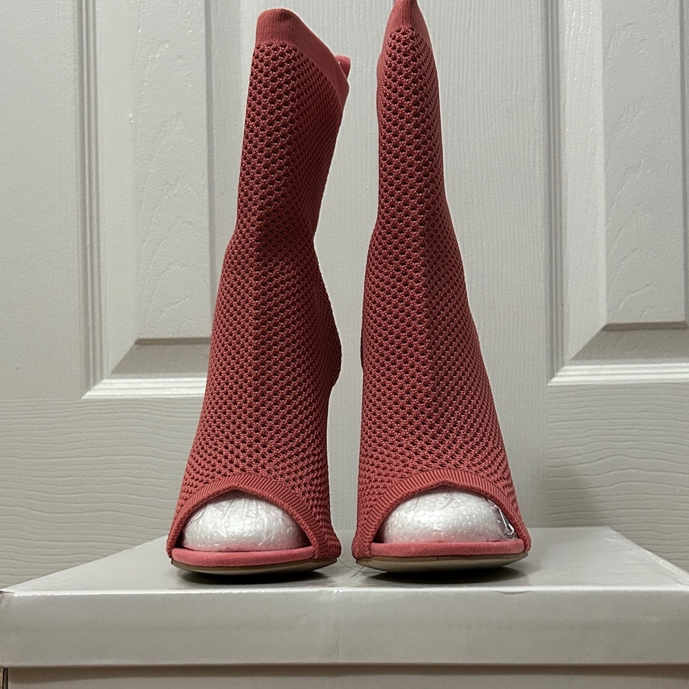 Mata Shoes Women's Coral Peep-Toe Heels (Never Worn)
